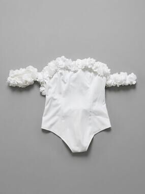 Tea & Cup LA Womens M White Bodysuit Off Shoulder Ruffle Floral Aesthetic NWT